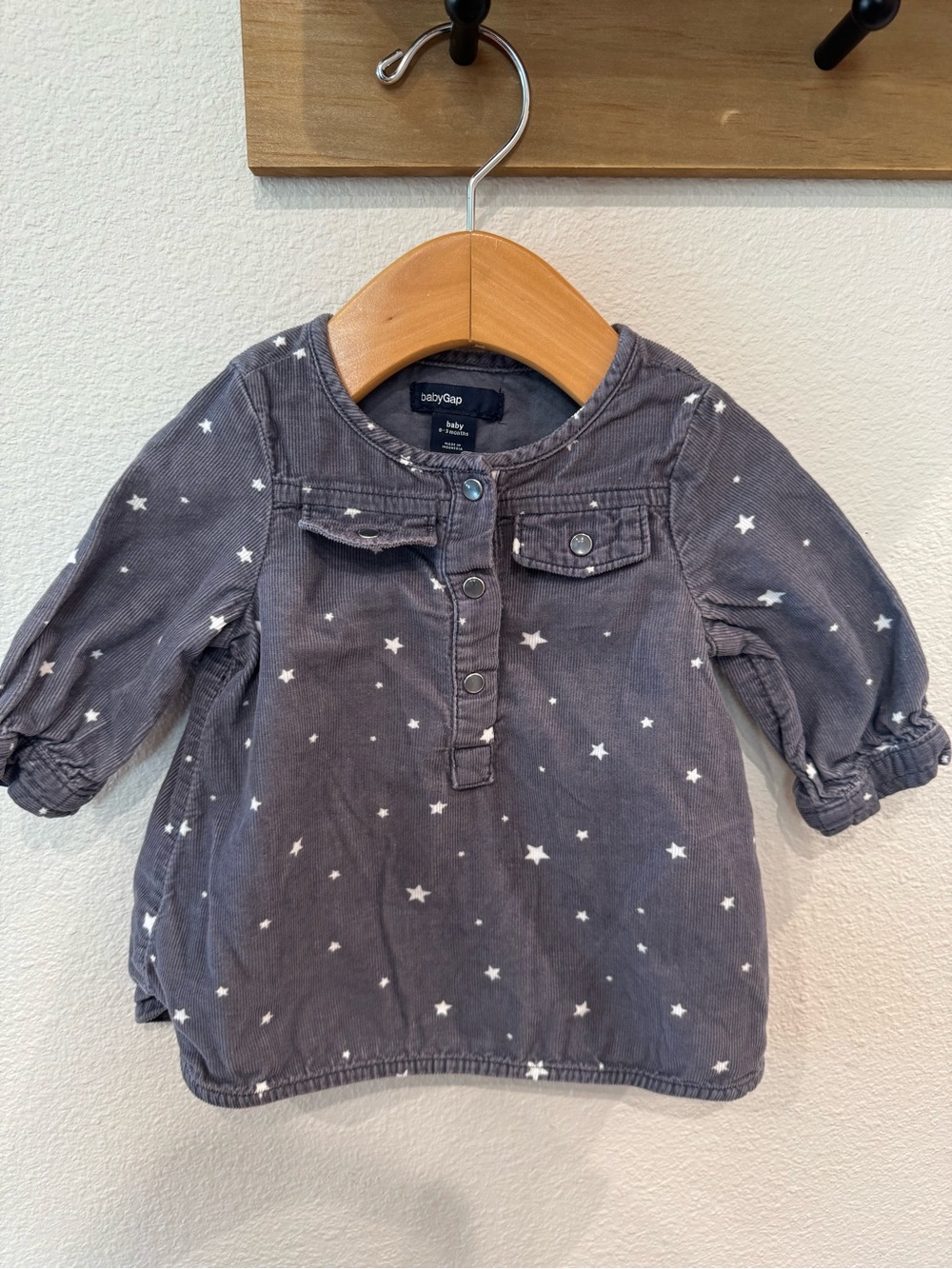 Baby gap 0-3 months shirt